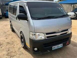 TOYOTA HIACE QUANTUM CLEAN