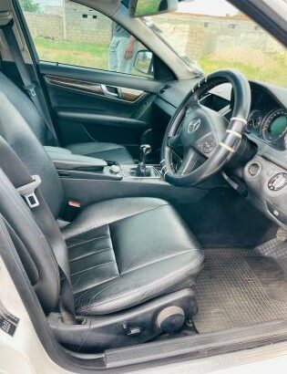 Mercedes-Benz C200 2010 Manual