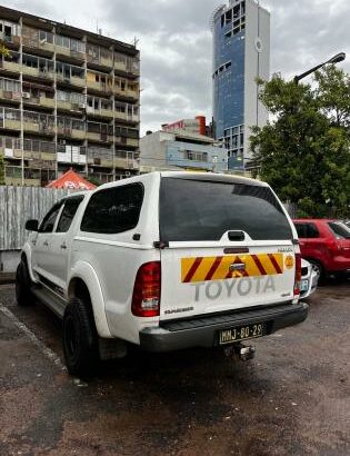 Toyota Hilux com Canopy