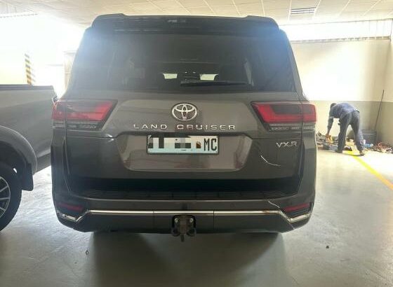Toyota Land Cruiser VX R 2023