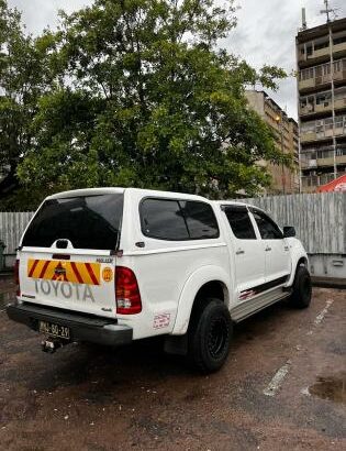 Toyota Hilux com Canopy