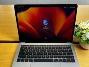 MacBook Pro 13” (2017)
