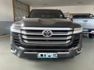 Toyota Land Cruiser VX R 2023
