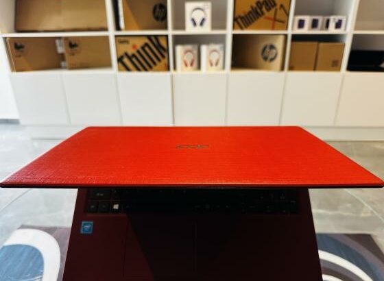Acer Acer Aspire 315-31  Intel Celeron N3350  2GB DDR4 SDRAM  500 GB SSHD  15.6 Display FHD intel UHD Graphics  Bateria Excelente 4Horas  Carregador I