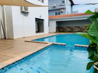 Arrenda-se Moradia T4+1 com piscina no condomínio Sommerchield Garden próximo a Escola Portuguesa