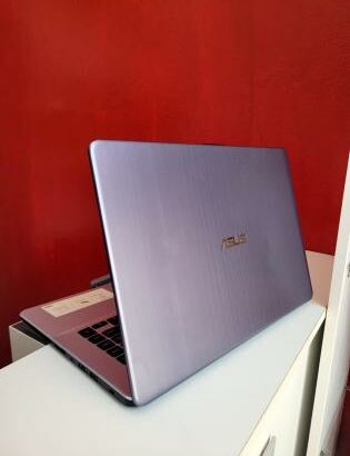 ASUS Vivobook X505 AMD RYZEN 5 2500U 8GB RAM 500GB HDD AMD RADEON GRAPHIC