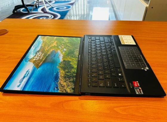 ASUS Zenbook 14 AMD Ryzen 7730U 13” OLED 2.8K QHD (equivalente i7 13th) 16GB RAM 1TB SSD