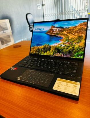 ASUS Zenbook 14 AMD Ryzen 7730U 13” OLED 2.8K QHD (equivalente i7 13th) 16GB RAM 1TB SSD