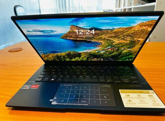 ASUS Zenbook 14 AMD Ryzen 7730U 13” OLED 2.8K QHD (equivalente i7 13th) 16GB RAM 1TB SSD
