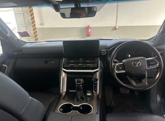 Toyota Land Cruiser VX R 2023