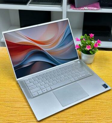 Dell Inspirion 7400 15.6” i5 11th 8GB RAM 512GB SSD