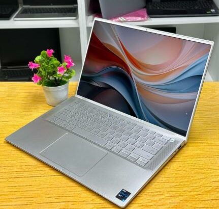 Dell Inspirion 7400 15.6” i5 11th 8GB RAM 512GB SSD