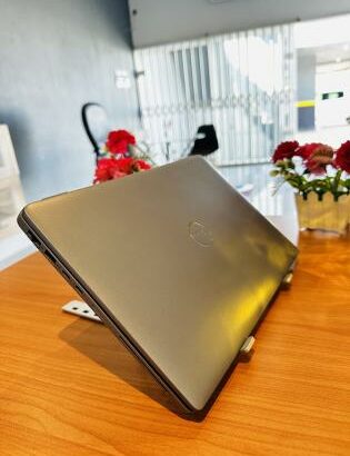 Dell Latitude 5450 UltraBook Machine Ultra 7,Edição 2024 Limpinho em promoção  Leve , Moderno e super Potente  (01 Ano de garantia e Assistência técni