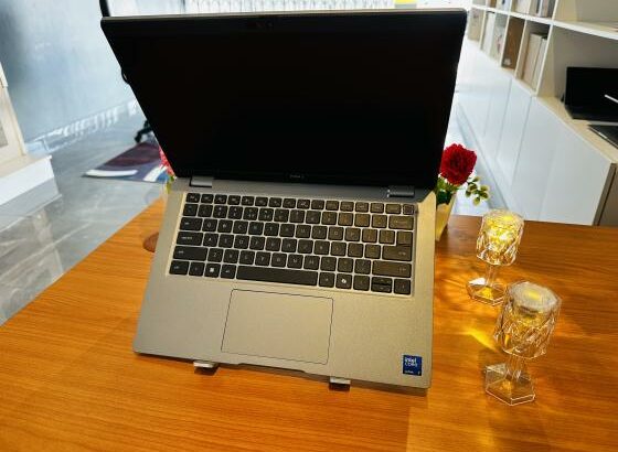 Dell Latitude 5450 UltraBook Machine Ultra 7,Edição 2024 Limpinho em promoção  Leve , Moderno e super Potente  (01 Ano de garantia e Assistência técni