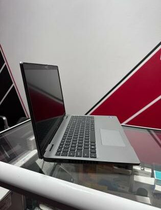 Dell Latitude 5520 i7 11th 16GB RAM 512GB SSD