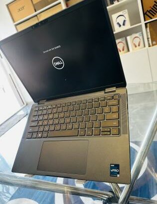 Dell Latitude 7440 UltraBook and Touchscreen Machine 13 TH Generation Intel Core I7-1365U (12 CPUs) 32 GB DDR5 SDRAM  512 GB SSD STORAGE NVMe  intel I
