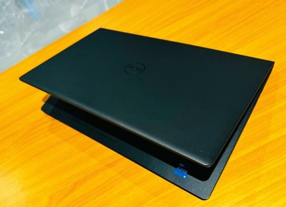 Dell Vostro 3520 UltraBook Machine 11 TH Generation  Intel Core i5-1135G7 2.40GHZ  (8CPUS ) 8GB DDR4 SDRAM ,512 GB SSD  Intel íris Xe  Graphics , 15.6