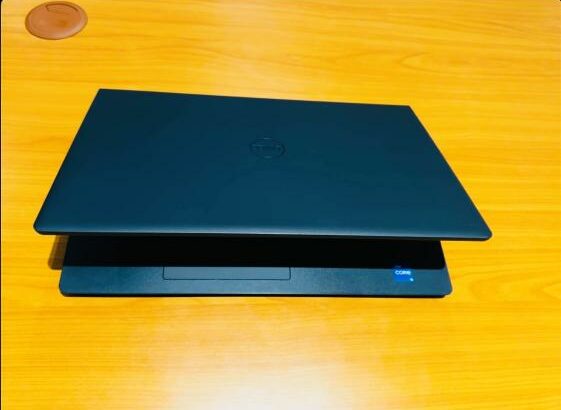 Dell Vostro 3520 UltraBook Machine 11 TH Generation  Intel Core i5-1135G7 2.40GHZ  (8CPUS ) 8GB DDR4 SDRAM ,512 GB SSD  Intel íris Xe  Graphics , 15.6