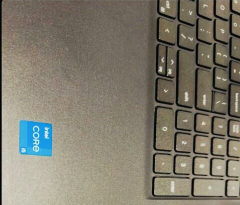Dell Vostro 3520 UltraBook Machine 11 TH Generation  Intel Core i5-1135G7 2.40GHZ  (8CPUS ) 8GB DDR4 SDRAM ,512 GB SSD  Intel íris Xe  Graphics , 15.6