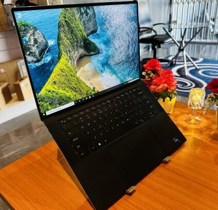 Dell XPS 15-9510 Lap Top Gráfico  Intel Core I7-11800H 2.30GHZ (16 CPUs) 16 GB DDR4 SDRAM  SSD 1TB (1000GB) Display1:UHD Graphics  Display 2:Nvidia RT