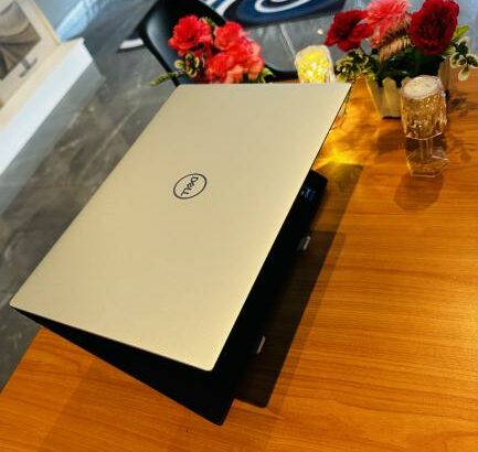 Dell XPS 15-9510 Lap Top Gráfico  Intel Core I7-11800H 2.30GHZ (16 CPUs) 16 GB DDR4 SDRAM  SSD 1TB (1000GB) Display1:UHD Graphics  Display 2:Nvidia RT
