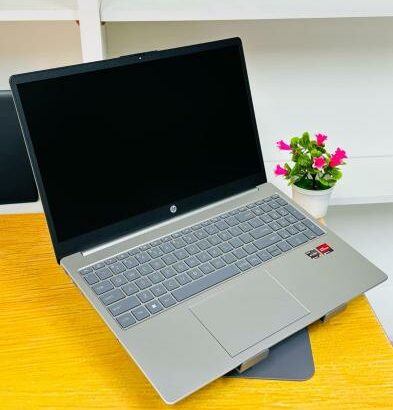 HP 15 AMD Ryzen 5 7520U 16GB RAM 512GB SSD
