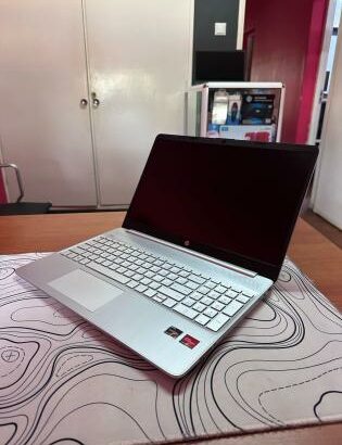 Hp 15s AMD Ryzen 5 5500U 8GB RAM 256GB SSD
