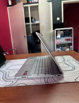 Hp 15s AMD Ryzen 5 5500U 8GB RAM 256GB SSD