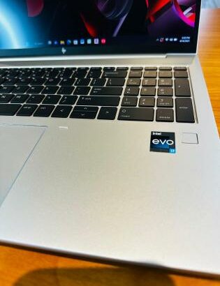 HP Elitebook 860 G9 16” i7 12th 16GB RAM 512G SSD