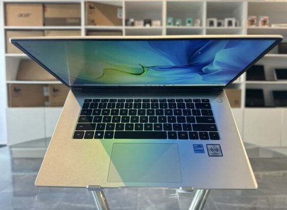 Huawei MateBook D15 Intel Core i3-1115G4 11 Th gen executivo ,3.00GHZ (4CPUs), 8 GB DDR4 SDRAM , 256 GB SSD NVMe, 15.6 Display FHD , intel UHD Graphic