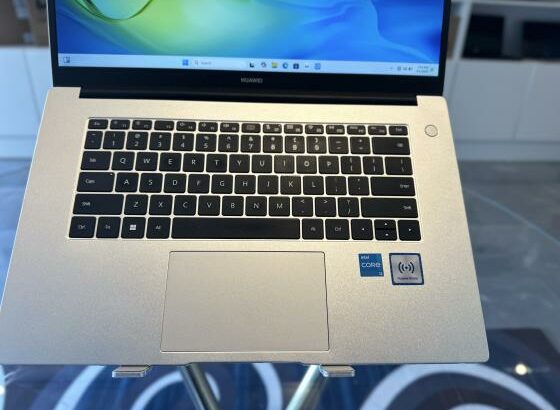 Huawei MateBook D15 Intel Core i3-1115G4 11 Th gen executivo ,3.00GHZ (4CPUs), 8 GB DDR4 SDRAM , 256 GB SSD NVMe, 15.6 Display FHD , intel UHD Graphic