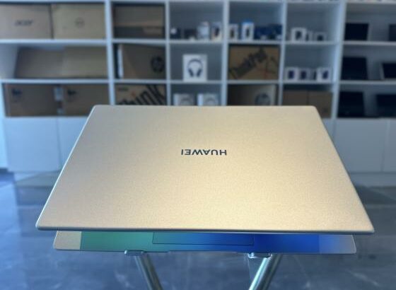 Huawei MateBook D15 Intel Core i3-1115G4 11 Th gen executivo ,3.00GHZ (4CPUs), 8 GB DDR4 SDRAM , 256 GB SSD NVMe, 15.6 Display FHD , intel UHD Graphic