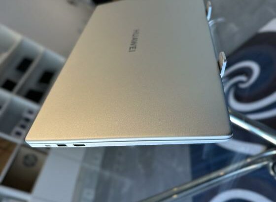 Huawei MateBook D15 Intel Core i3-1115G4 11 Th gen executivo ,3.00GHZ (4CPUs), 8 GB DDR4 SDRAM , 256 GB SSD NVMe, 15.6 Display FHD , intel UHD Graphic