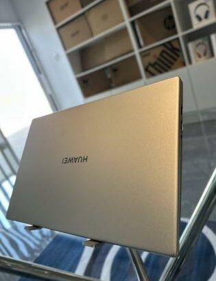 Huawei MateBook D15 Intel Core i3-1115G4 11 Th gen executivo ,3.00GHZ (4CPUs), 8 GB DDR4 SDRAM , 256 GB SSD NVMe, 15.6 Display FHD , intel UHD Graphic
