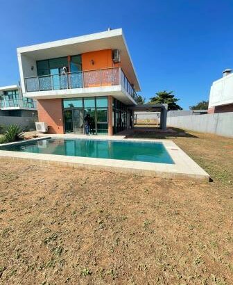 Moradia Duplex T4 com piscina, espaçosa no condomínio vila sol costa do sol triunfo Maputo