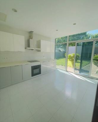 Moradia Duplex T4 com piscina, espaçosa no condomínio vila sol costa do sol triunfo Maputo