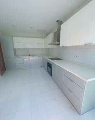 Moradia Duplex T4 com piscina, espaçosa no condomínio vila sol costa do sol triunfo Maputo