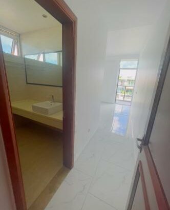 Moradia Duplex T4 com piscina, espaçosa no condomínio vila sol costa do sol triunfo Maputo