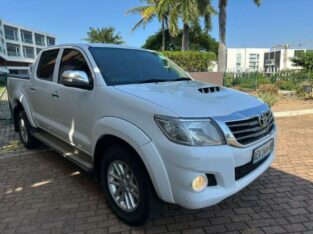TOYOTA HILUX RAIDER CLEAN
