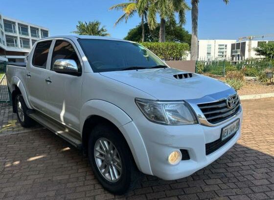 TOYOTA HILUX RAIDER CLEAN