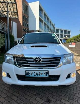 TOYOTA HILUX RAIDER CLEAN