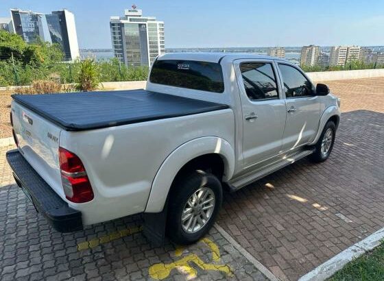 TOYOTA HILUX RAIDER CLEAN