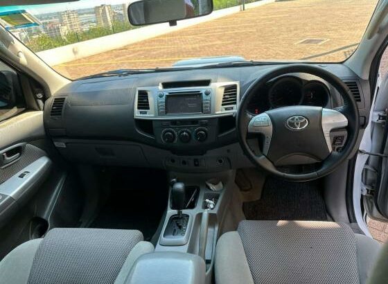 TOYOTA HILUX RAIDER CLEAN
