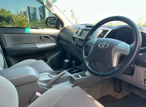 TOYOTA HILUX RAIDER CLEAN