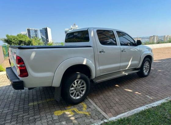TOYOTA HILUX RAIDER CLEAN