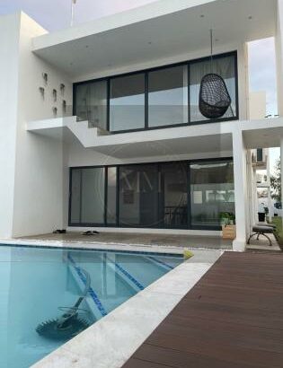 Vende se Excelente Moradia Tipo 3+1 em Mapulene
