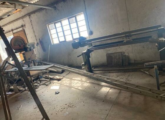 VENDE SE ARMAZÉM NA AV DA ANGOLA