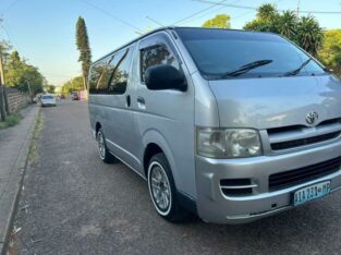 TOYOTA QUANTUM CLEAN