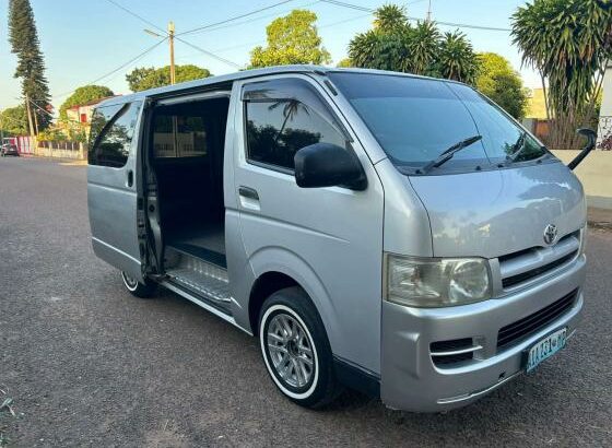 TOYOTA QUANTUM CLEAN