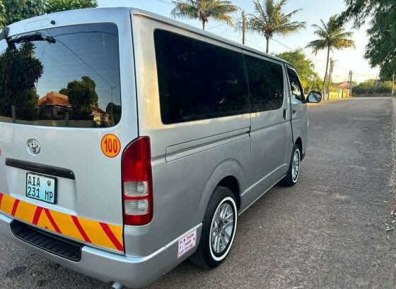 TOYOTA QUANTUM CLEAN